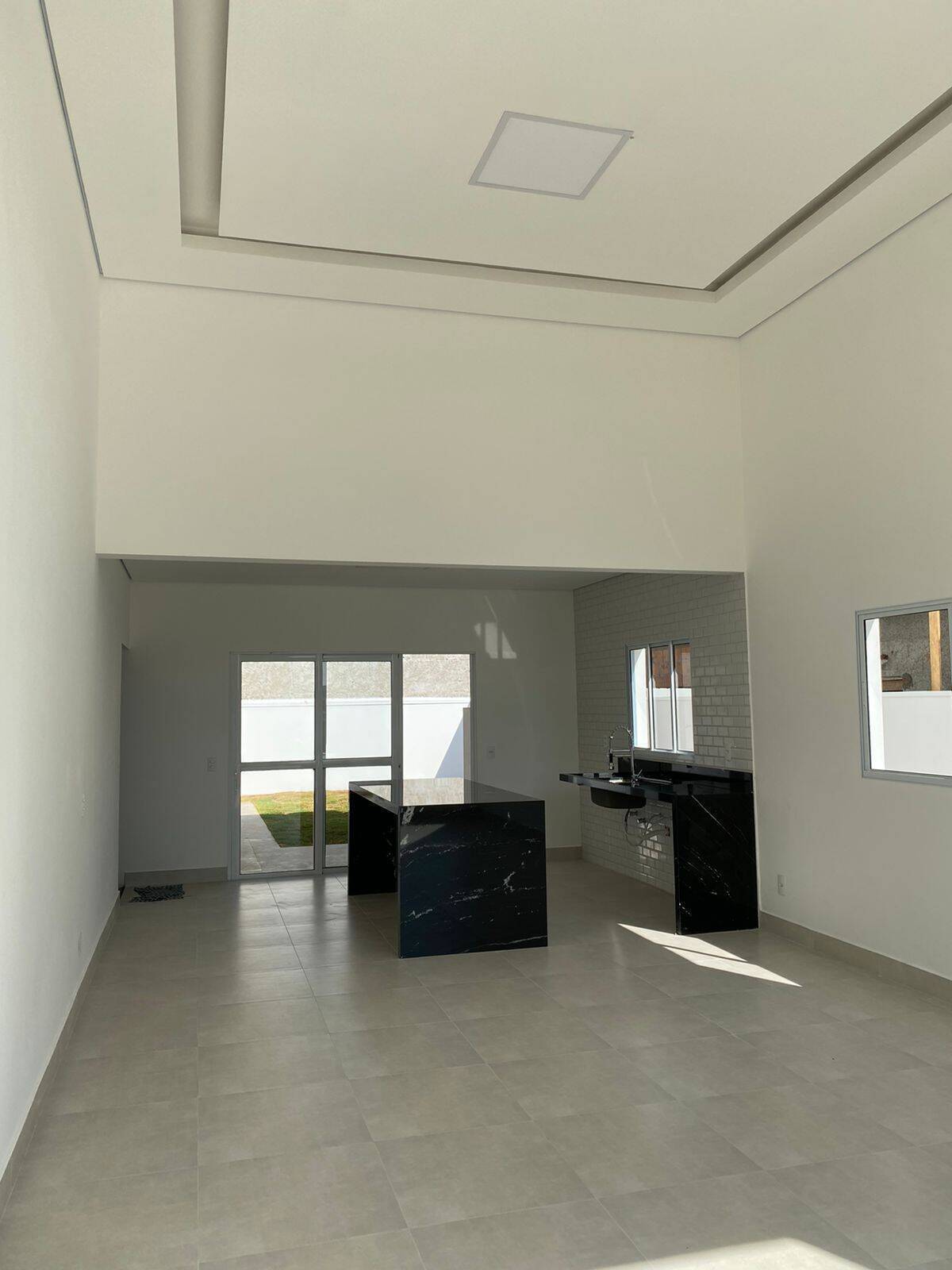 Casa de Condomínio à venda com 3 quartos, 150m² - Foto 1