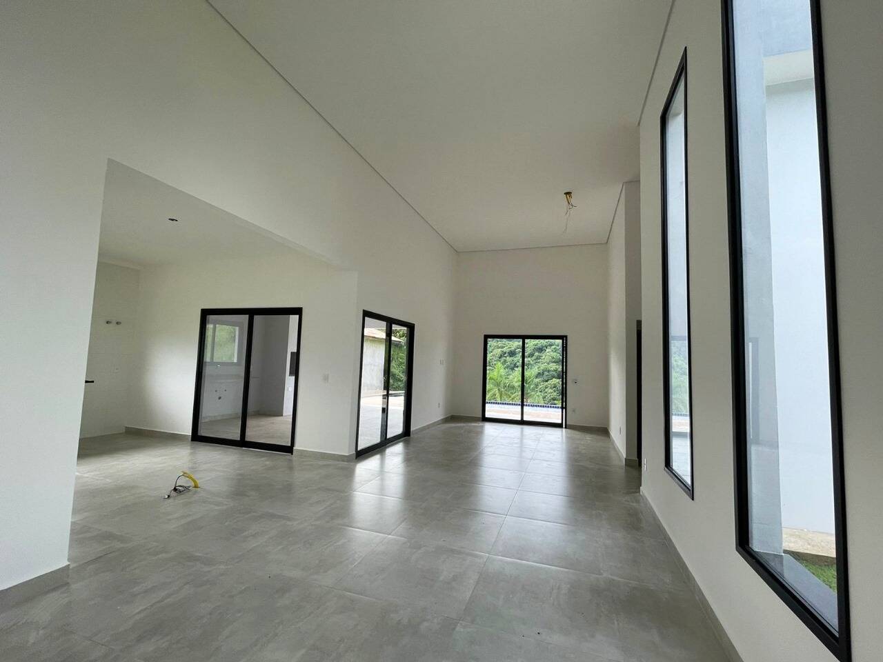 Casa de Condomínio à venda com 3 quartos, 220m² - Foto 3