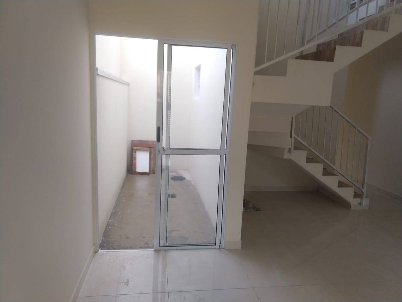 Sobrado à venda com 2 quartos, 110m² - Foto 2