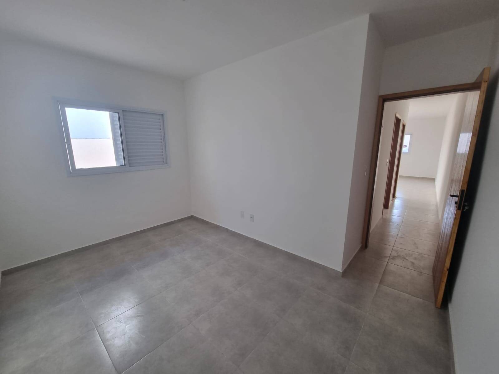 Casa à venda com 2 quartos, 60m² - Foto 4