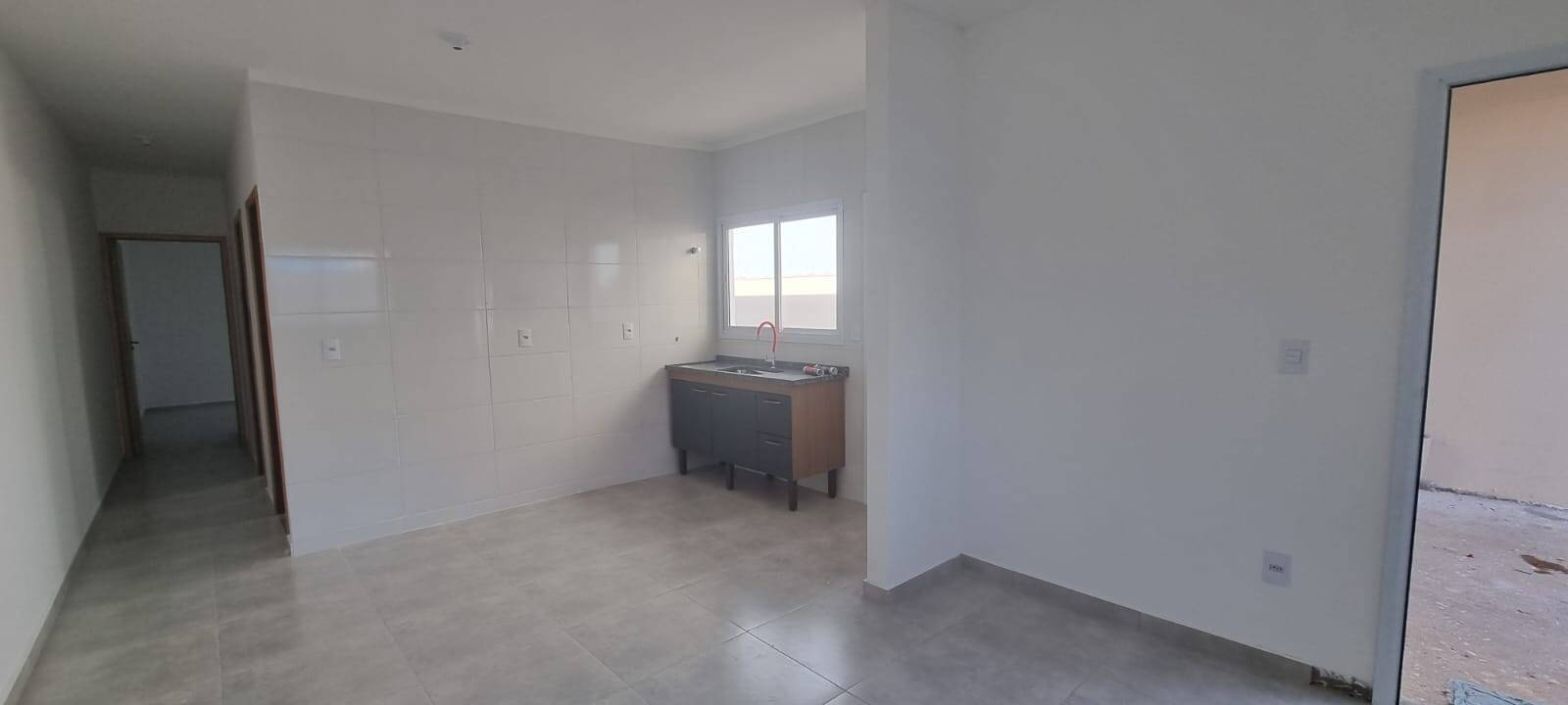 Casa à venda com 2 quartos, 60m² - Foto 2