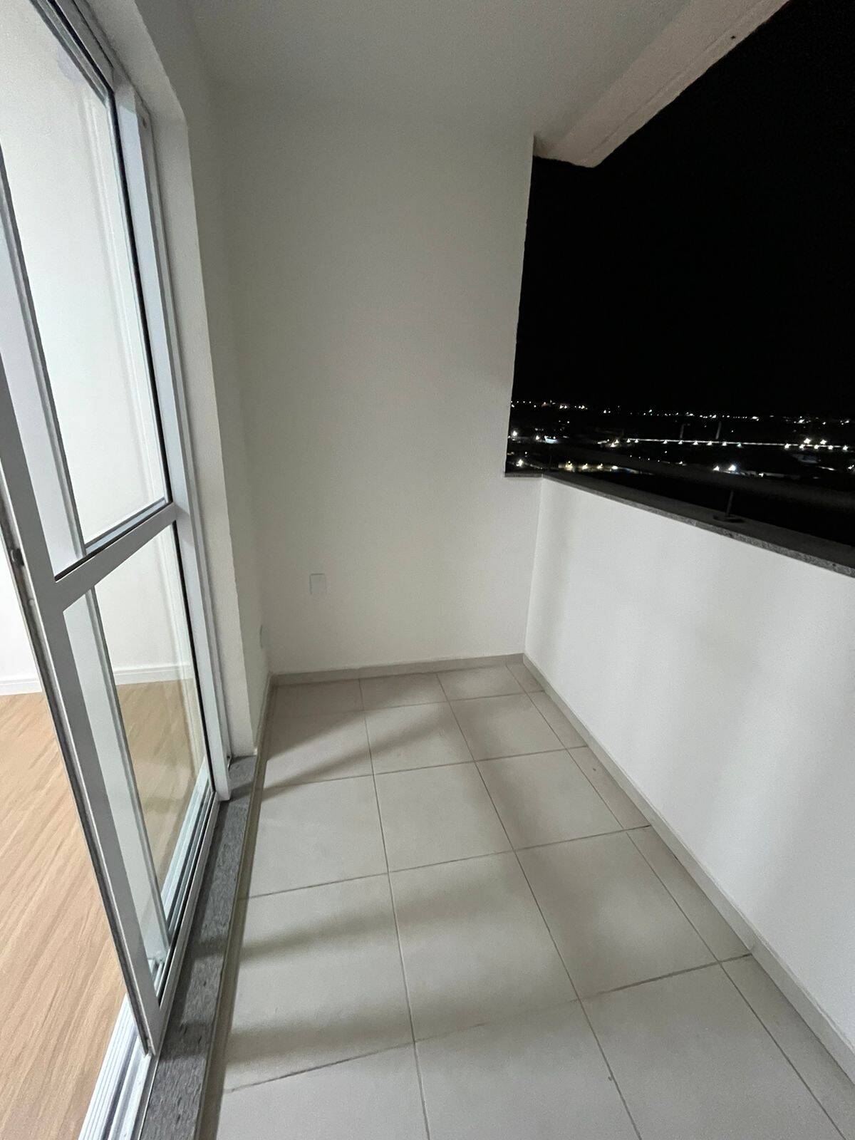 Apartamento à venda com 2 quartos, 64m² - Foto 3