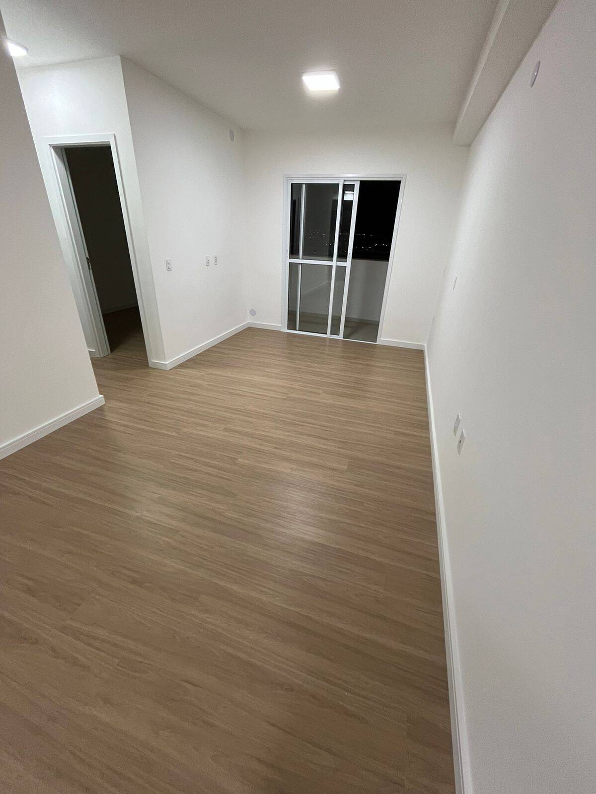 Apartamento à venda com 2 quartos, 64m² - Foto 4