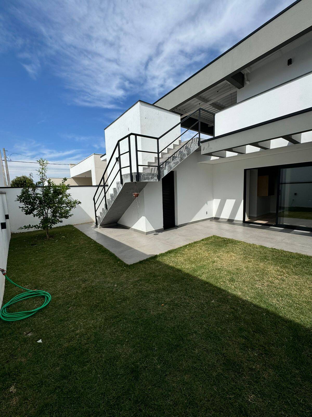 Casa de Condomínio à venda com 3 quartos, 167m² - Foto 1