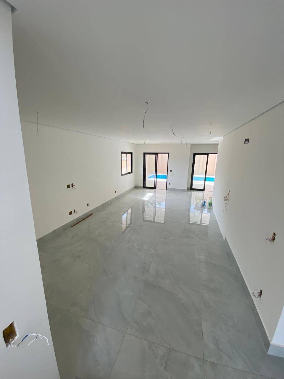 Casa à venda com 4 quartos, 261m² - Foto 2