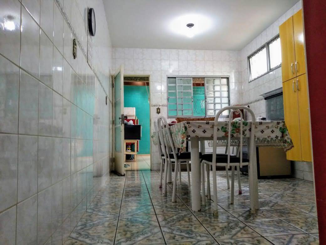 Sobrado à venda com 3 quartos, 190m² - Foto 2